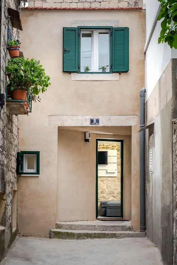 No.5 Luxury Studio Split